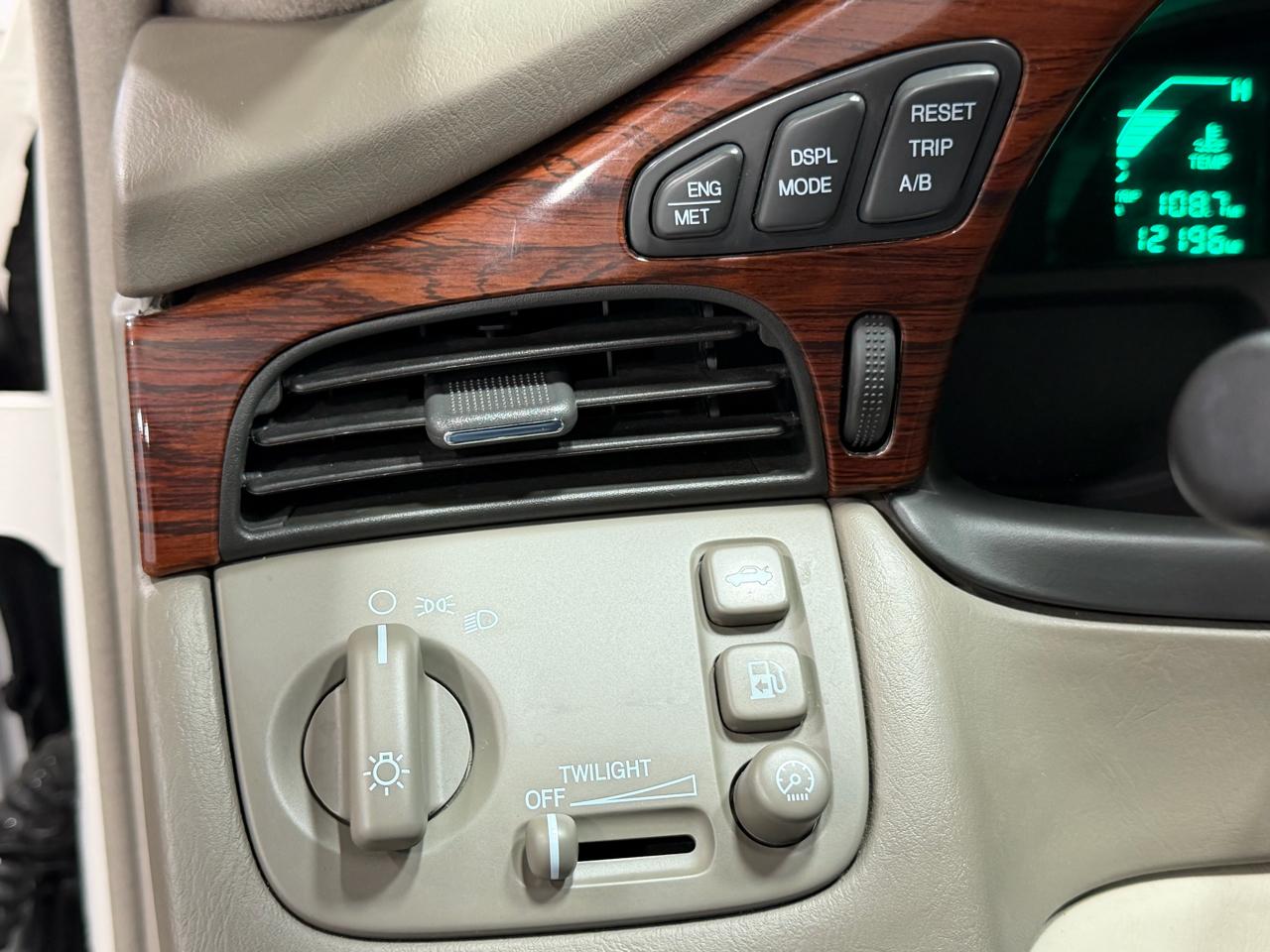 Cadillac DeVille 4dr Sdn w/Livery Pkg 2005