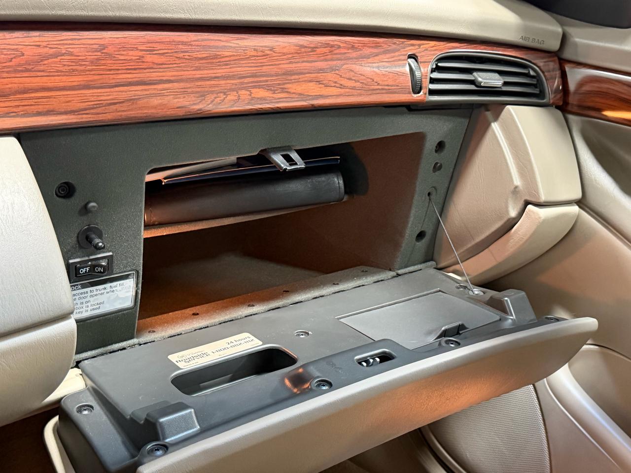 Cadillac DeVille 4dr Sdn w/Livery Pkg 2005