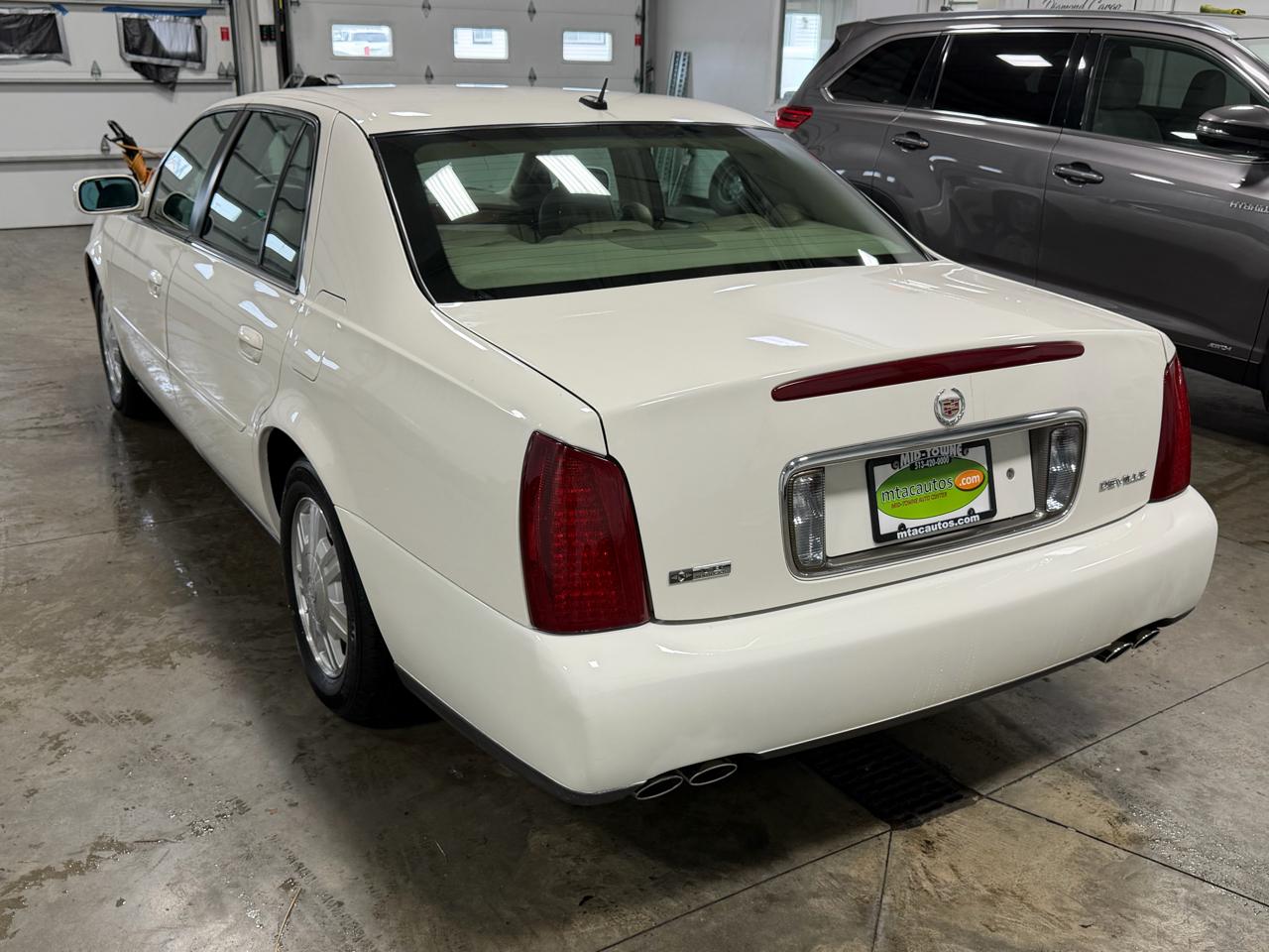 Cadillac DeVille 4dr Sdn w/Livery Pkg 2005