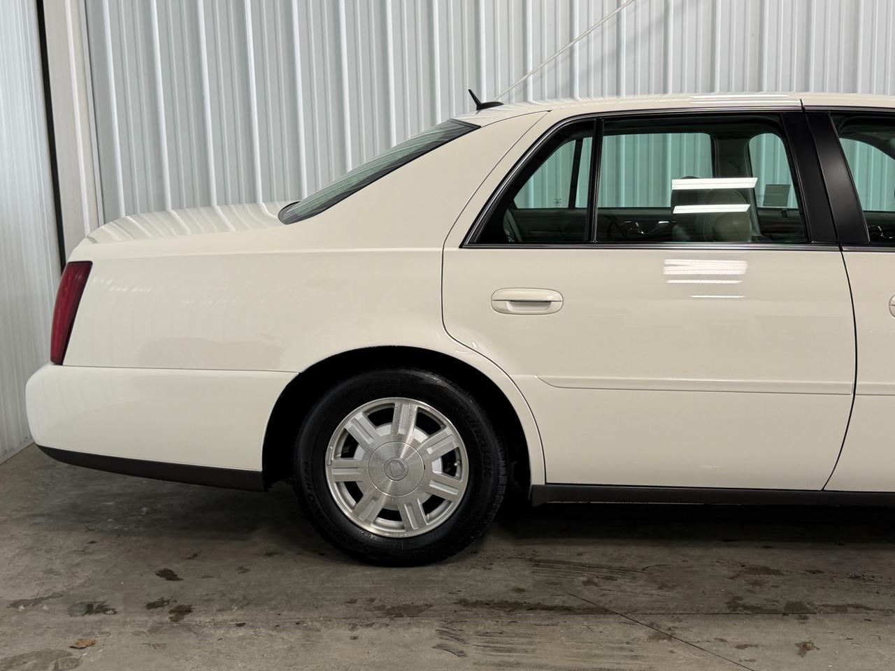 Cadillac DeVille 4dr Sdn w/Livery Pkg 2005