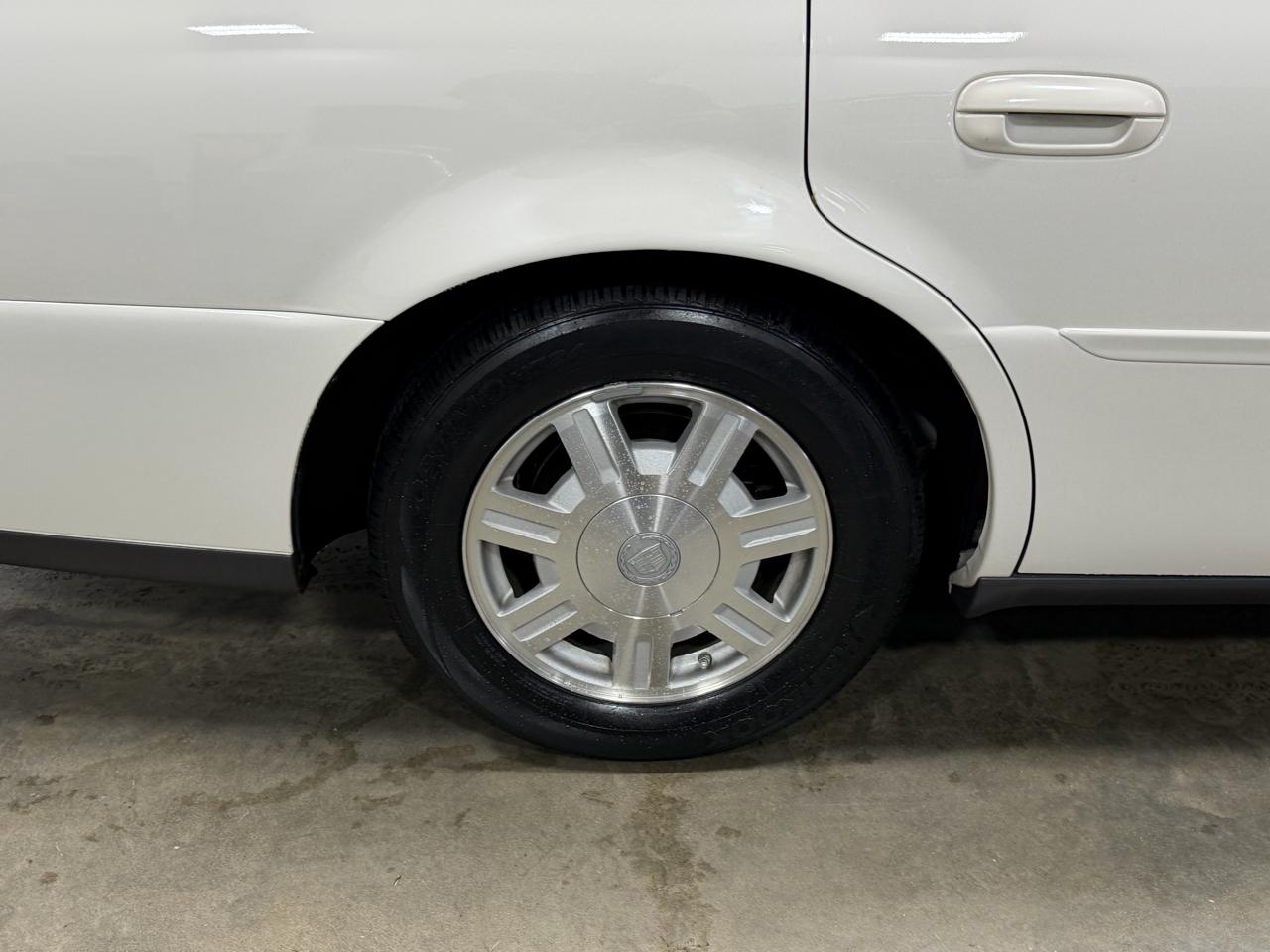 Cadillac DeVille 4dr Sdn w/Livery Pkg 2005