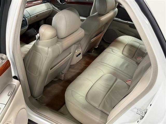 Cadillac DeVille 4dr Sdn w/Livery Pkg 2005
