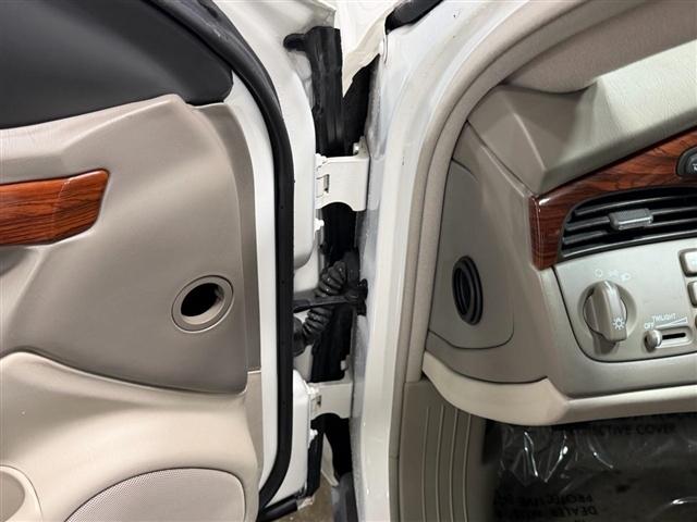Cadillac DeVille 4dr Sdn w/Livery Pkg 2005