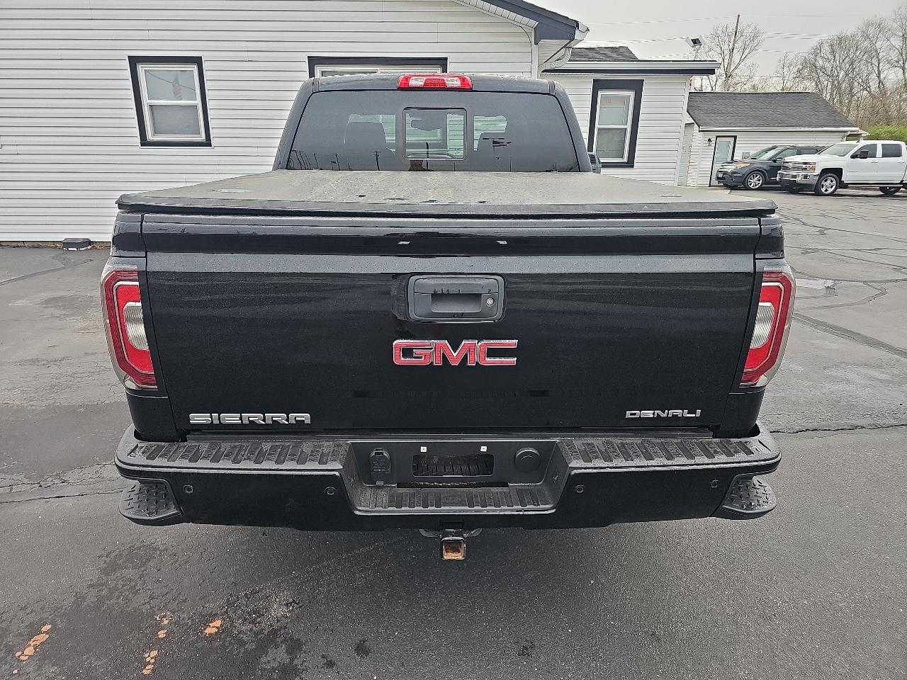 GMC Sierra 1500 4WD Crew Cab 143.5" Denali 2018