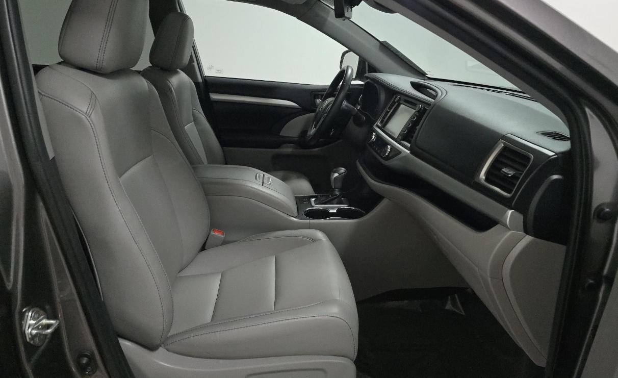 Toyota Highlander Hybrid XLE V6 AWD (Natl) 2019