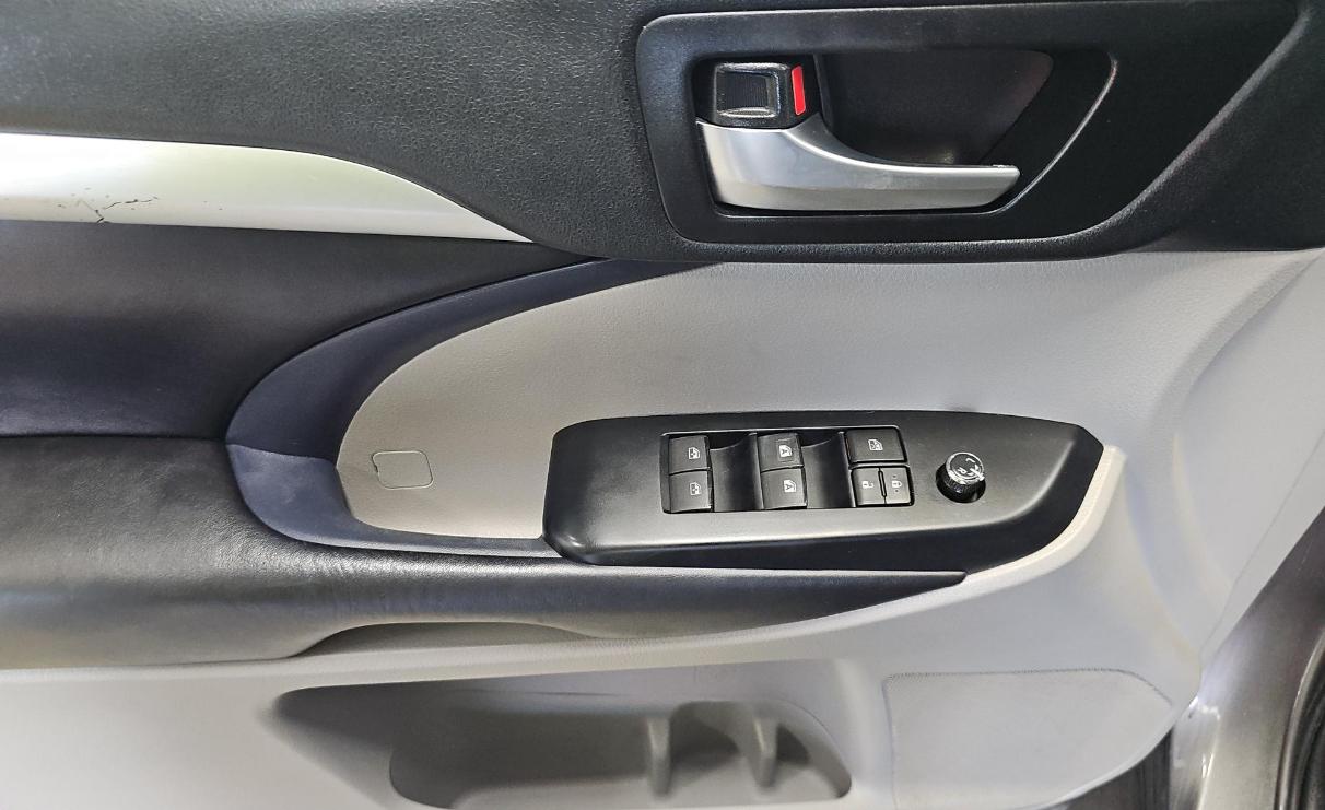 Toyota Highlander Hybrid XLE V6 AWD (Natl) 2019