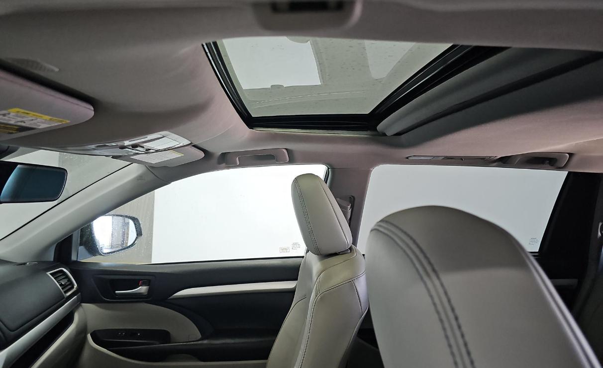 Toyota Highlander Hybrid XLE V6 AWD (Natl) 2019