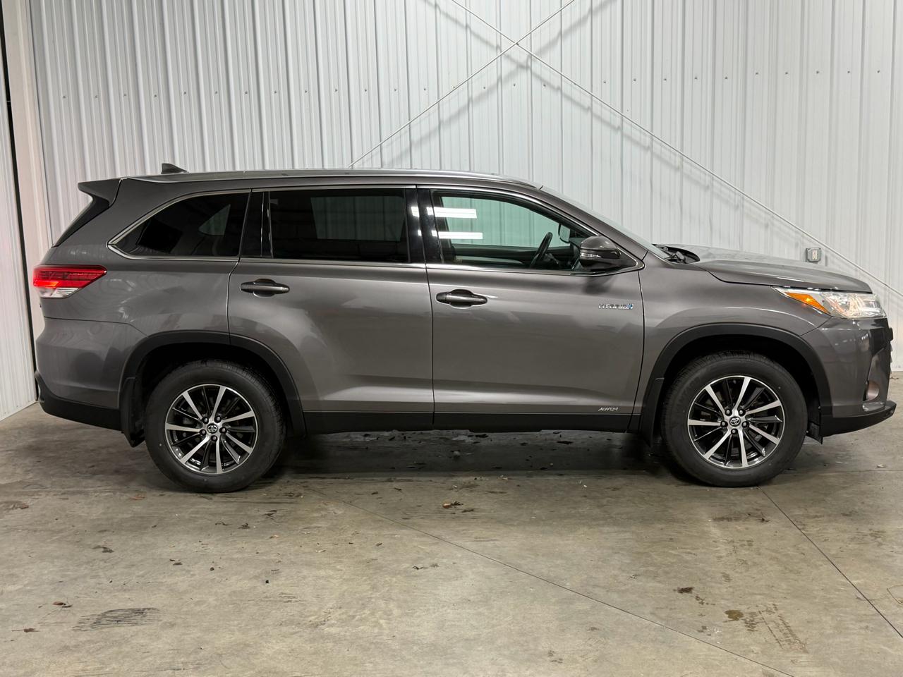 Toyota Highlander Hybrid XLE V6 AWD (Natl) 2019