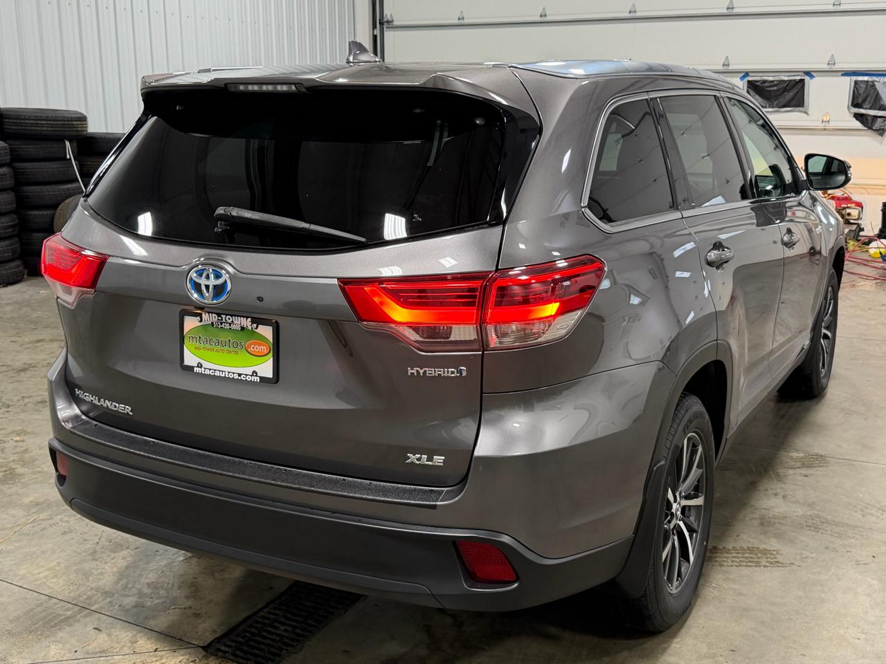 Toyota Highlander Hybrid XLE V6 AWD (Natl) 2019