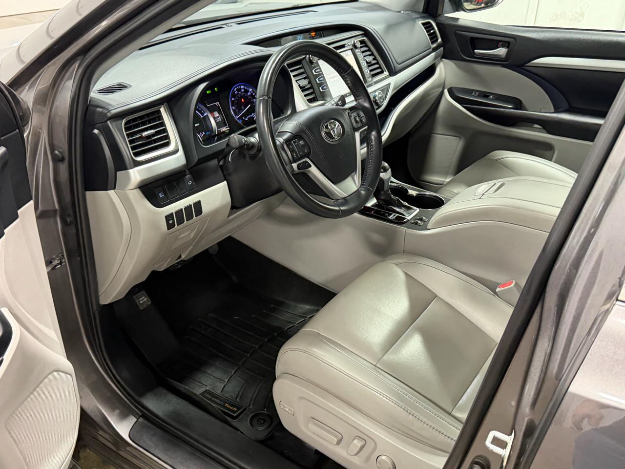 Toyota Highlander Hybrid XLE V6 AWD (Natl) 2019