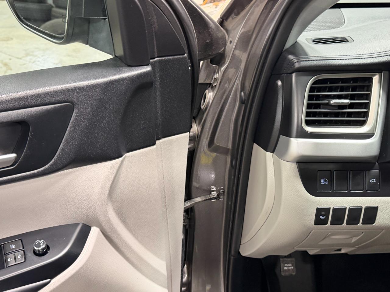 Toyota Highlander Hybrid XLE V6 AWD (Natl) 2019