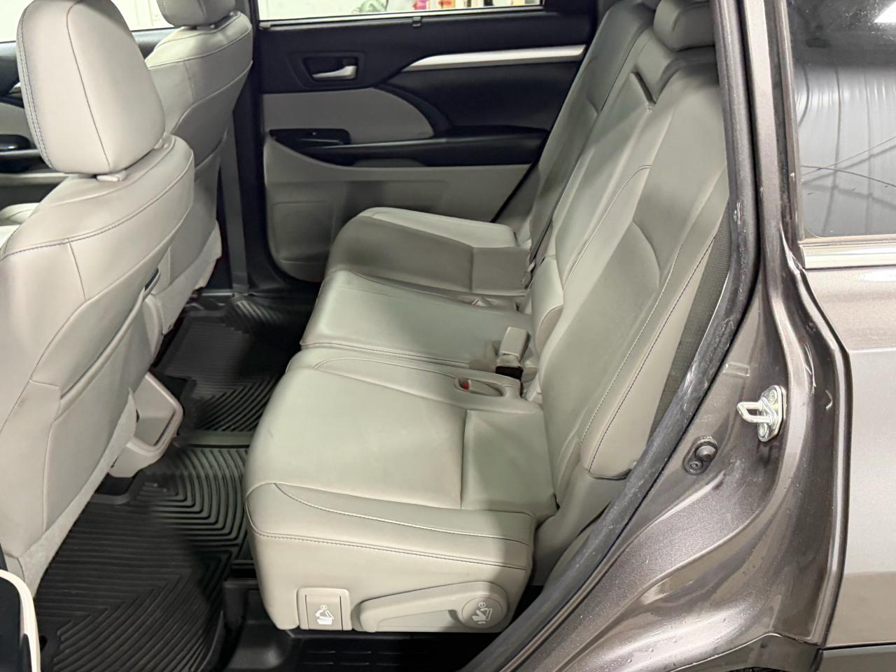 Toyota Highlander Hybrid XLE V6 AWD (Natl) 2019