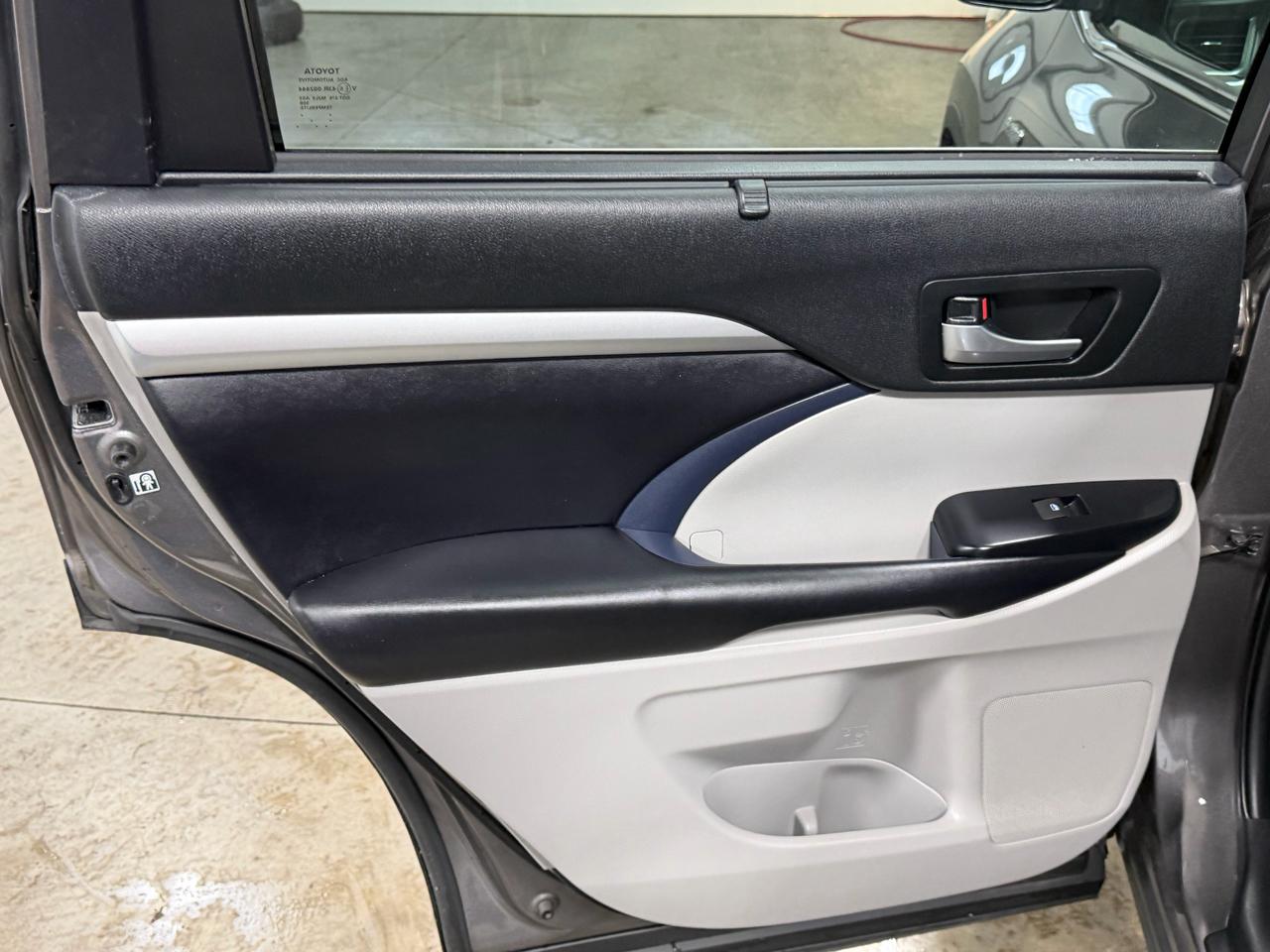 Toyota Highlander Hybrid XLE V6 AWD (Natl) 2019