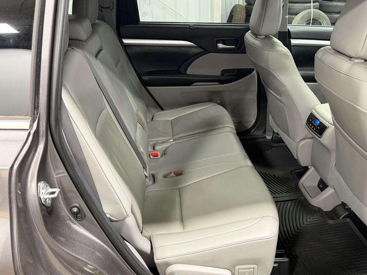 Toyota Highlander Hybrid XLE V6 AWD (Natl) 2019