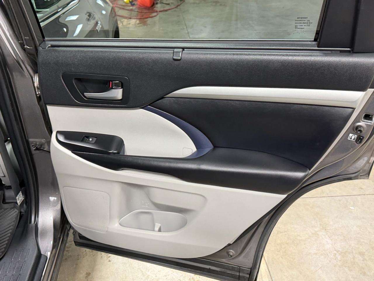 Toyota Highlander Hybrid XLE V6 AWD (Natl) 2019