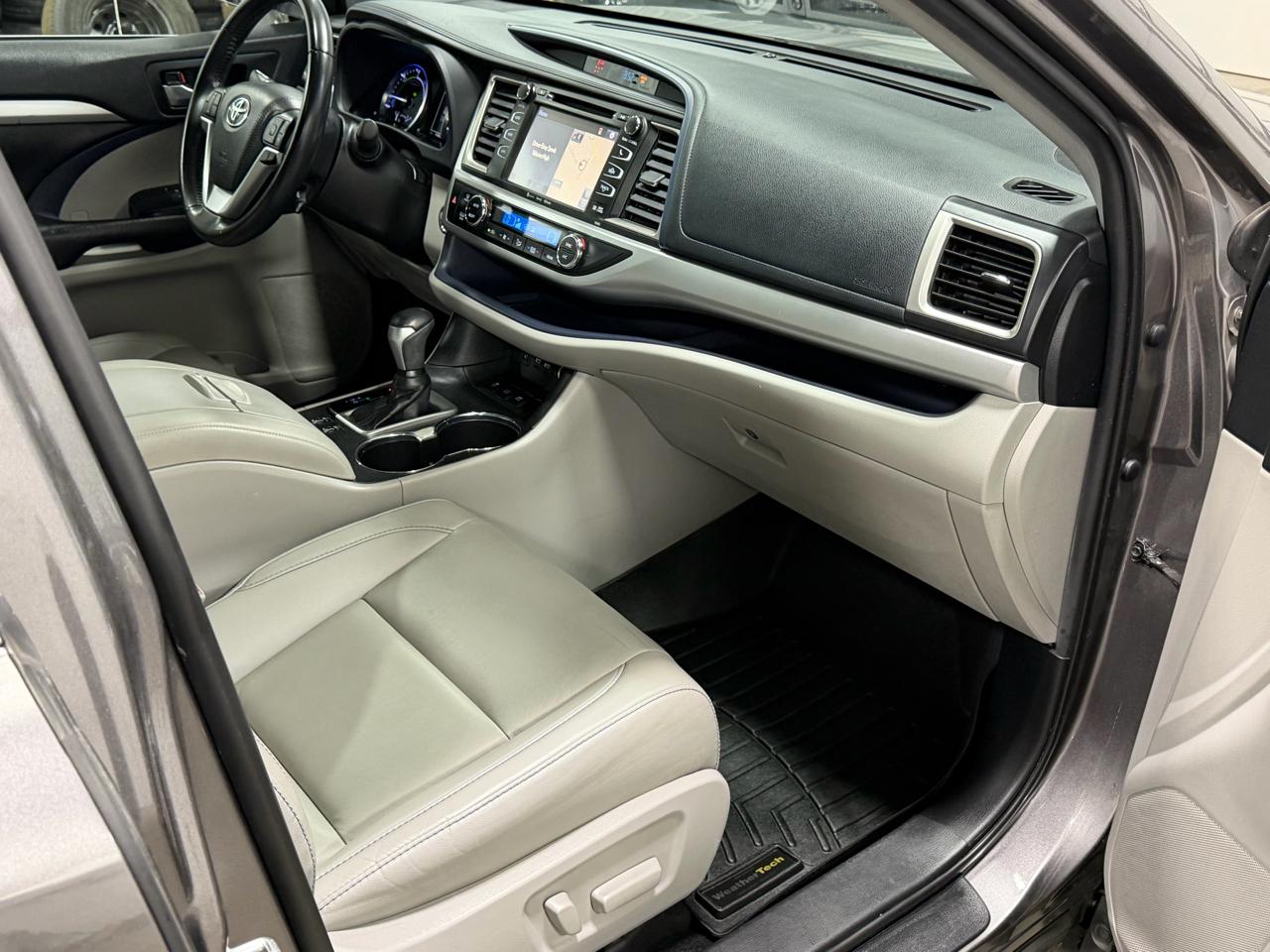 Toyota Highlander Hybrid XLE V6 AWD (Natl) 2019