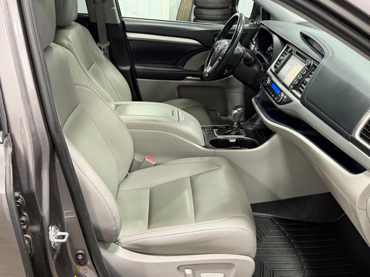 Toyota Highlander Hybrid XLE V6 AWD (Natl) 2019