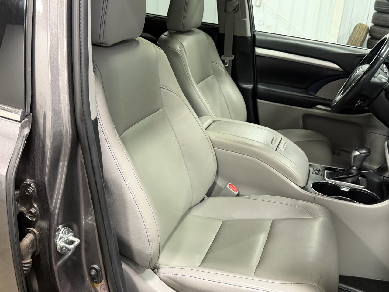 Toyota Highlander Hybrid XLE V6 AWD (Natl) 2019