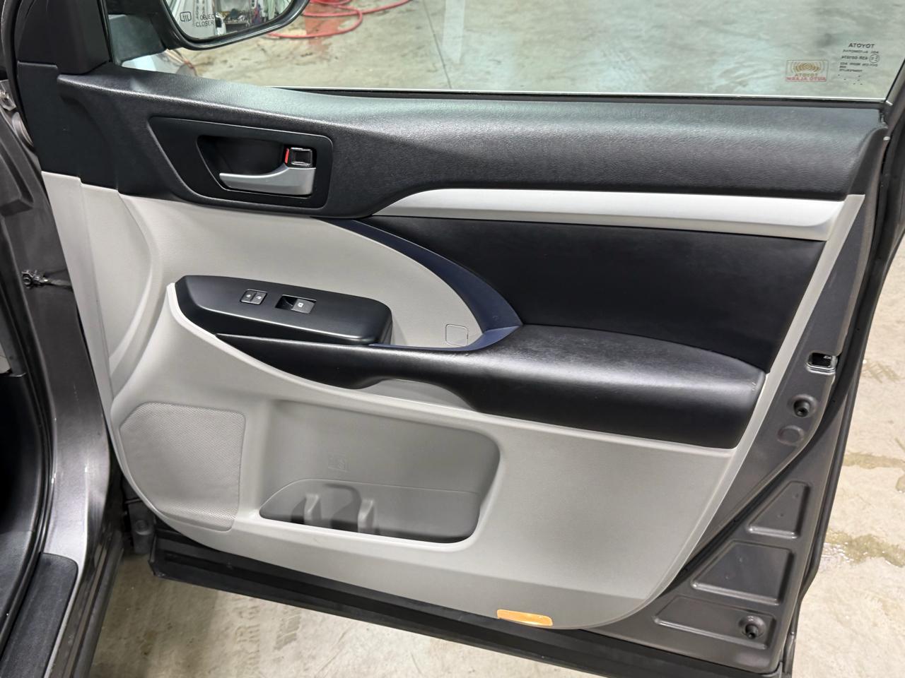 Toyota Highlander Hybrid XLE V6 AWD (Natl) 2019