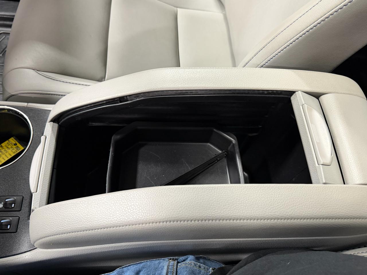 Toyota Highlander Hybrid XLE V6 AWD (Natl) 2019