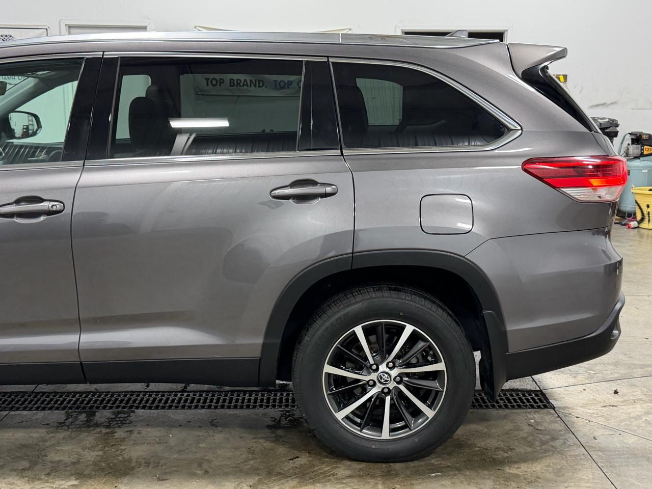 Toyota Highlander Hybrid XLE V6 AWD (Natl) 2019