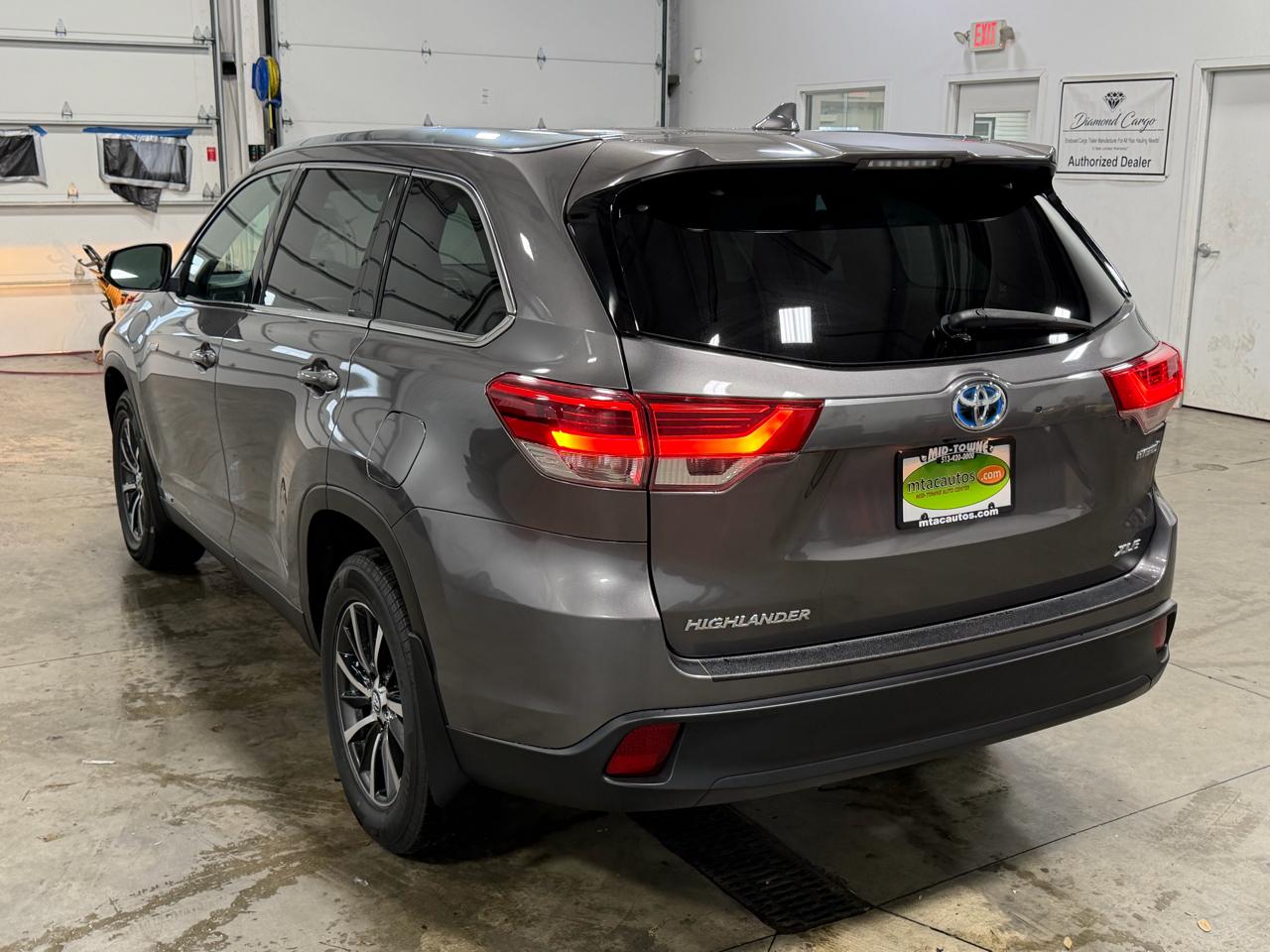 Toyota Highlander Hybrid XLE V6 AWD (Natl) 2019