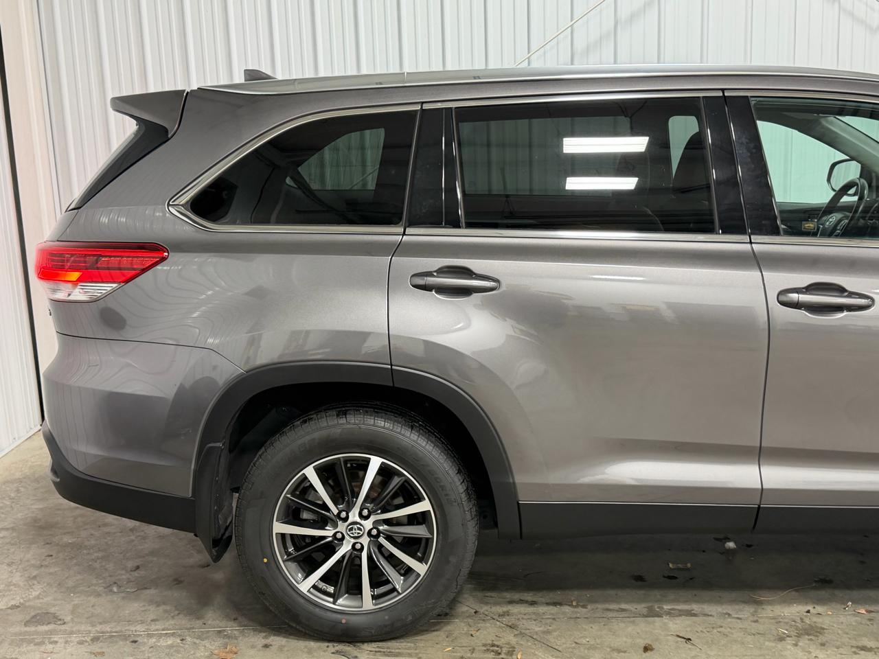 Toyota Highlander Hybrid XLE V6 AWD (Natl) 2019