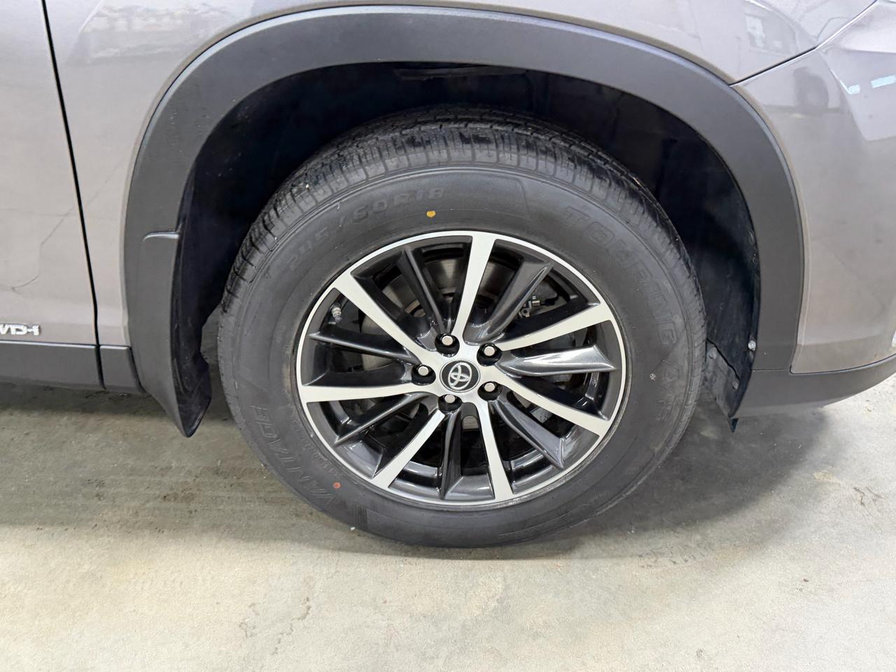 Toyota Highlander Hybrid XLE V6 AWD (Natl) 2019