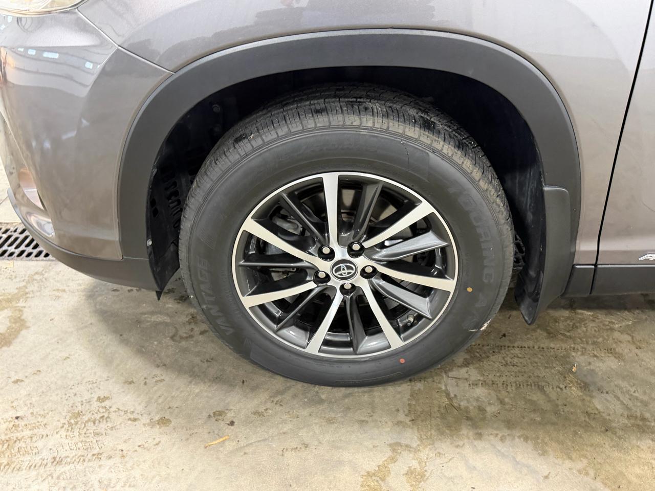 Toyota Highlander Hybrid XLE V6 AWD (Natl) 2019