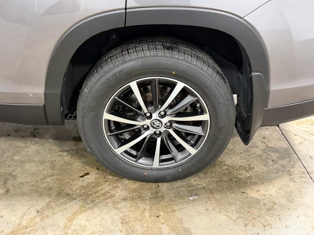 Toyota Highlander Hybrid XLE V6 AWD (Natl) 2019