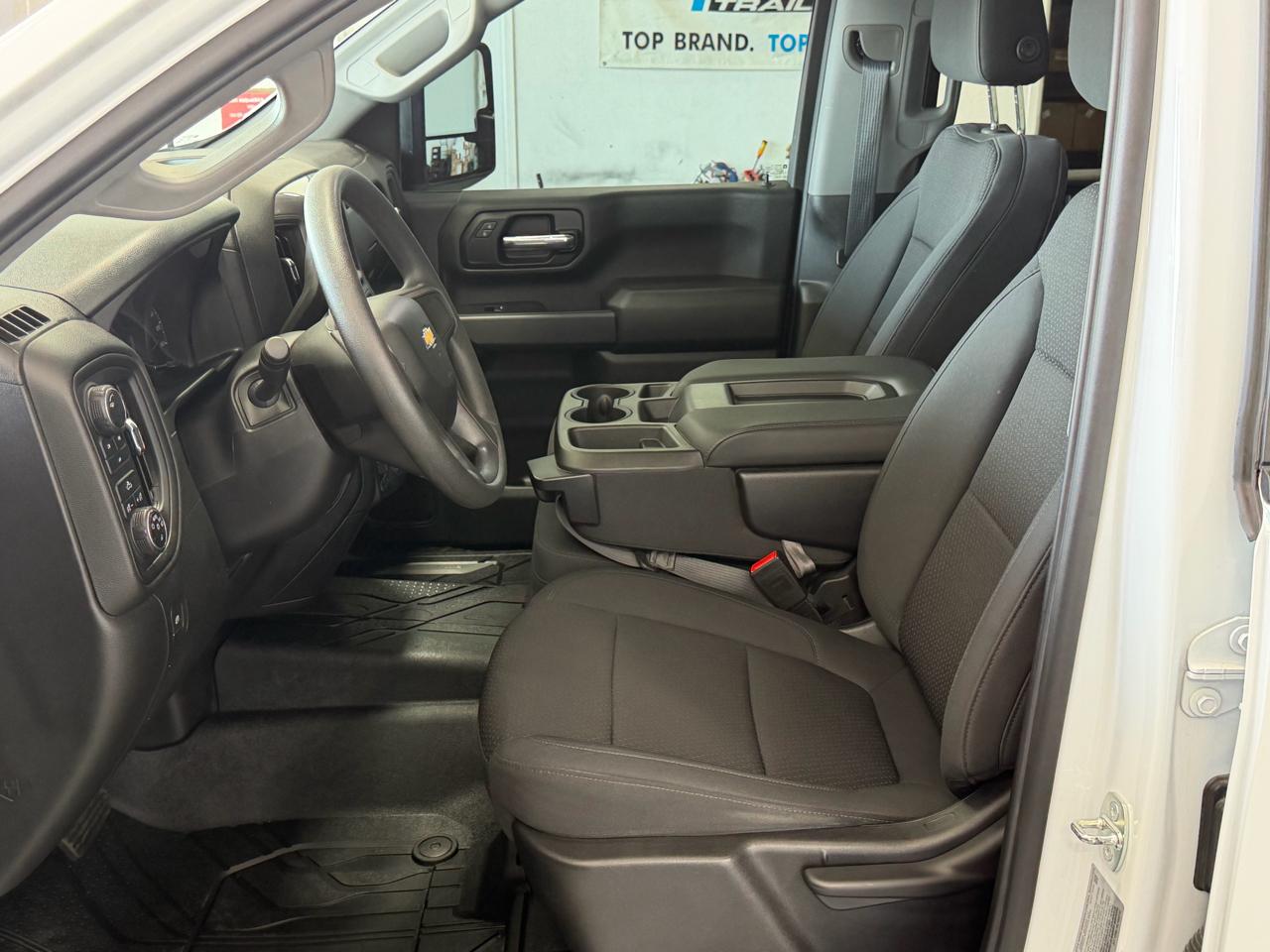 Chevrolet Silverado 2500HD 4WD Crew Cab 159" Custom 2020