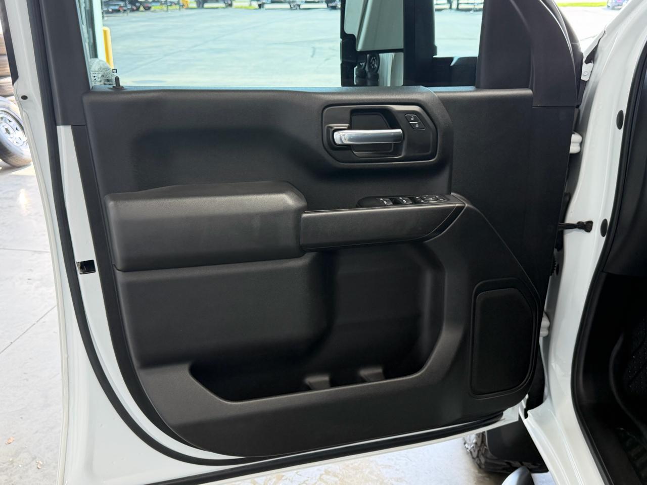 Chevrolet Silverado 2500HD 4WD Crew Cab 159" Custom 2020