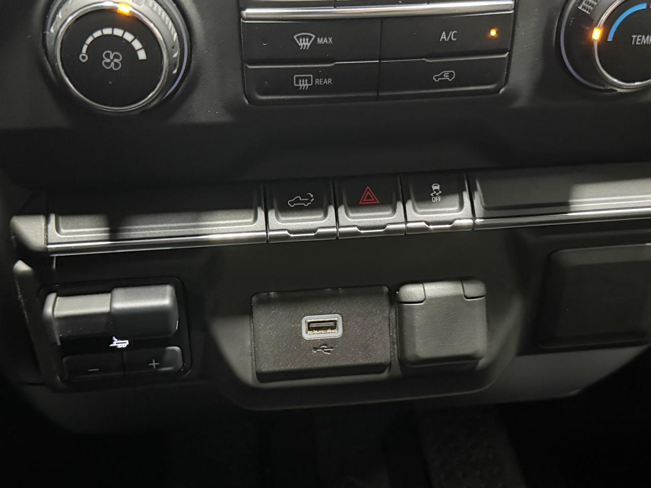 Chevrolet Silverado 2500HD 4WD Crew Cab 159" Custom 2020