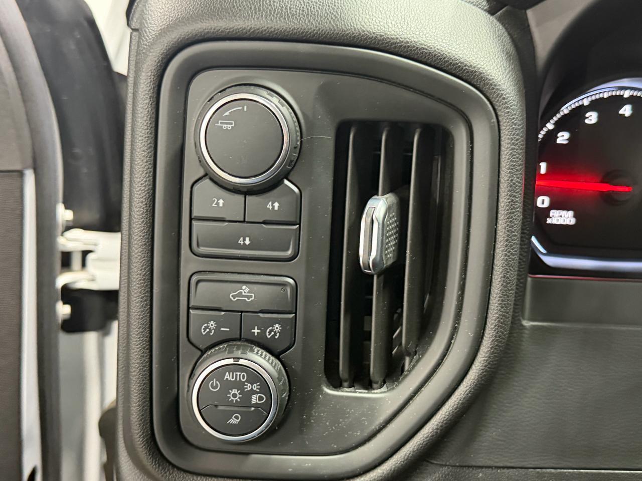 Chevrolet Silverado 2500HD 4WD Crew Cab 159" Custom 2020