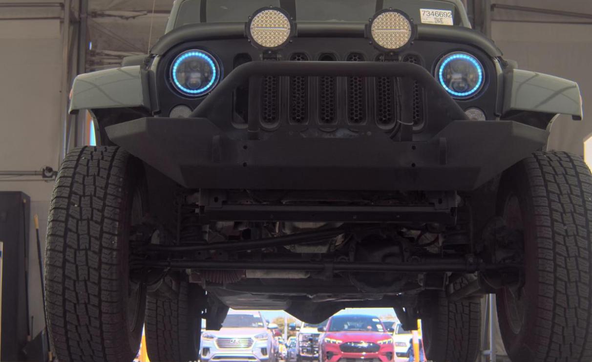 Jeep Wrangler Unlimited 4WD 4dr Sahara 2015