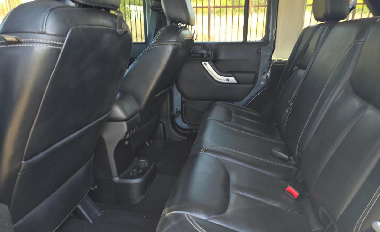 Jeep Wrangler Unlimited 4WD 4dr Sahara 2015