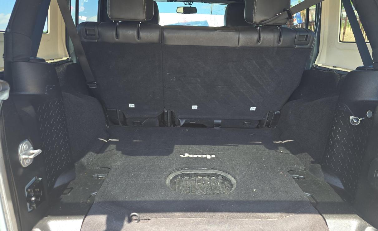 Jeep Wrangler Unlimited 4WD 4dr Sahara 2015