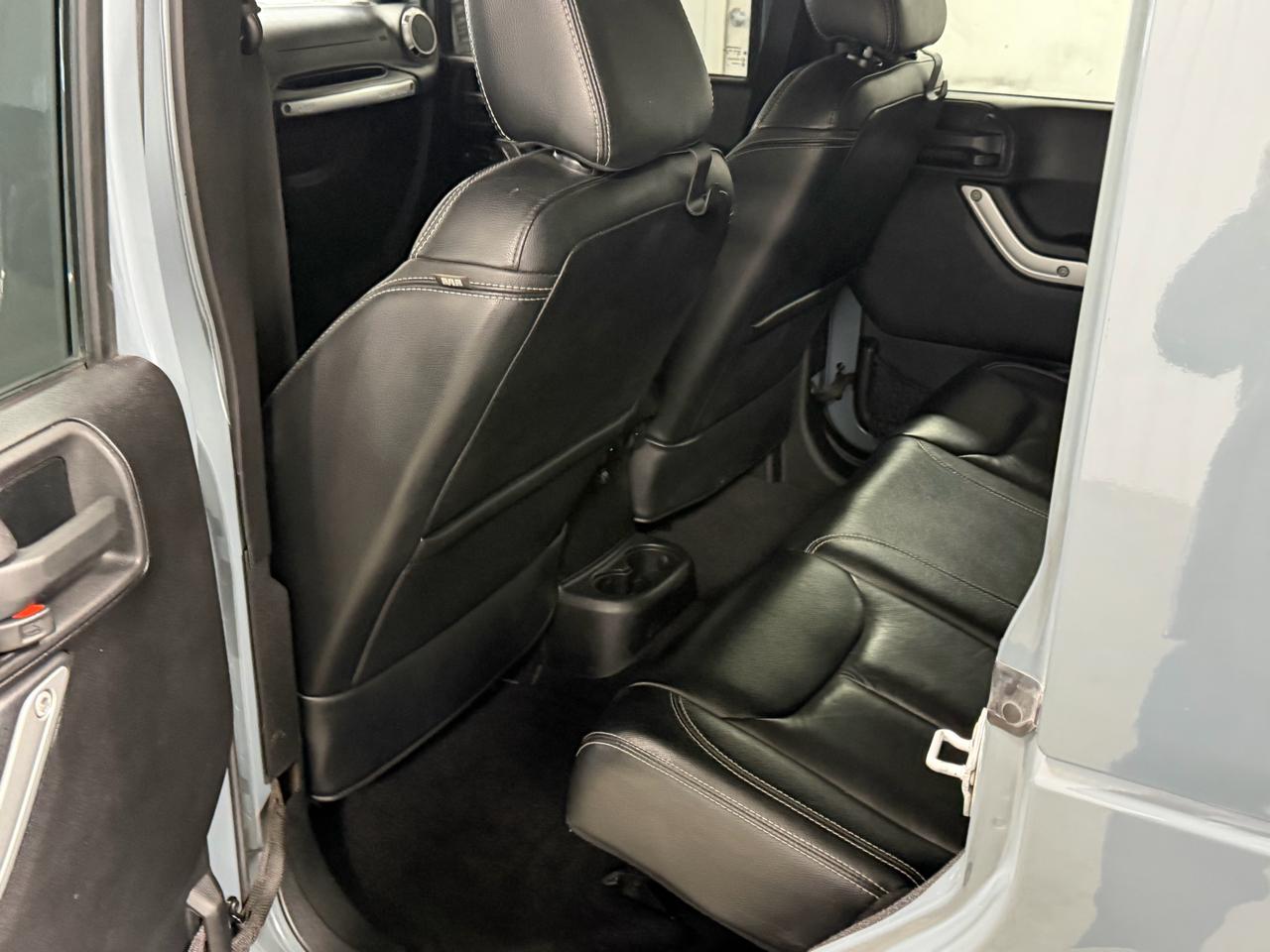 Jeep Wrangler Unlimited 4WD 4dr Sahara 2015