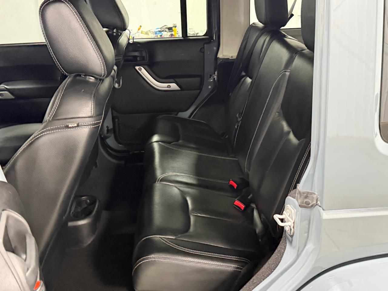 Jeep Wrangler Unlimited 4WD 4dr Sahara 2015