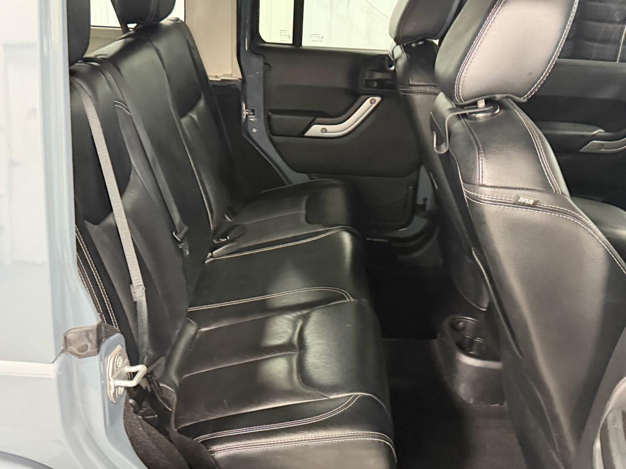 Jeep Wrangler Unlimited 4WD 4dr Sahara 2015
