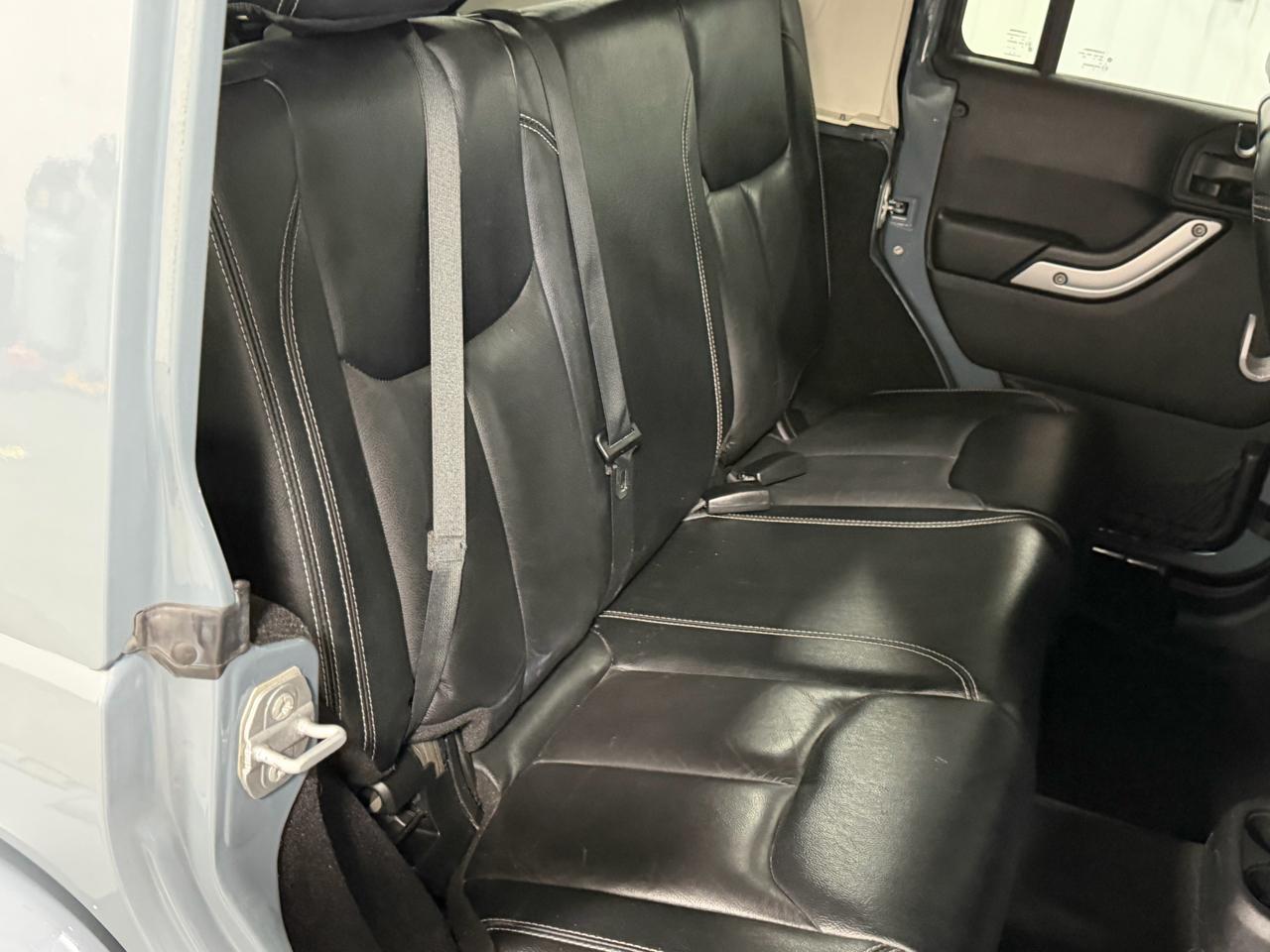 Jeep Wrangler Unlimited 4WD 4dr Sahara 2015