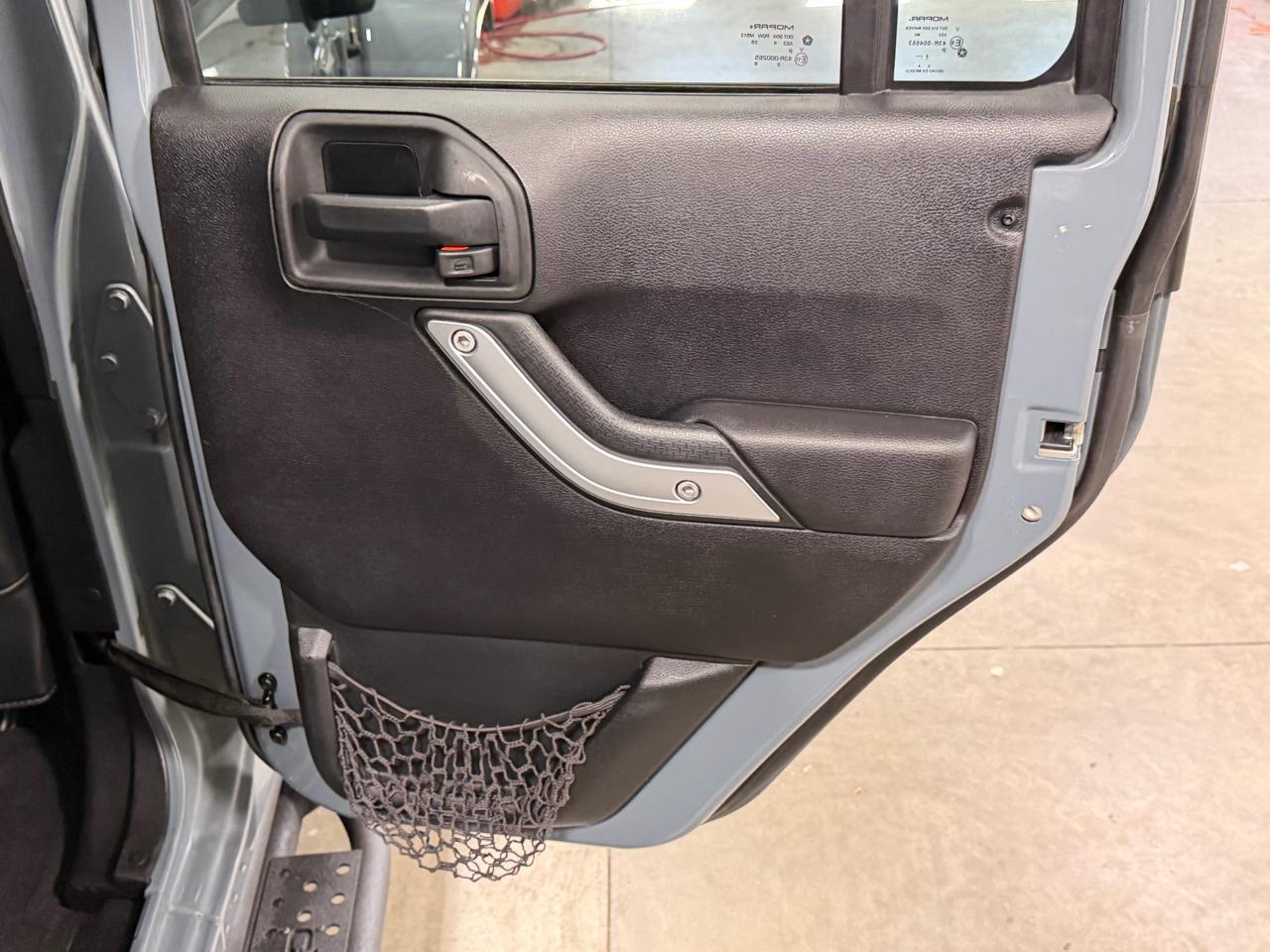 Jeep Wrangler Unlimited 4WD 4dr Sahara 2015