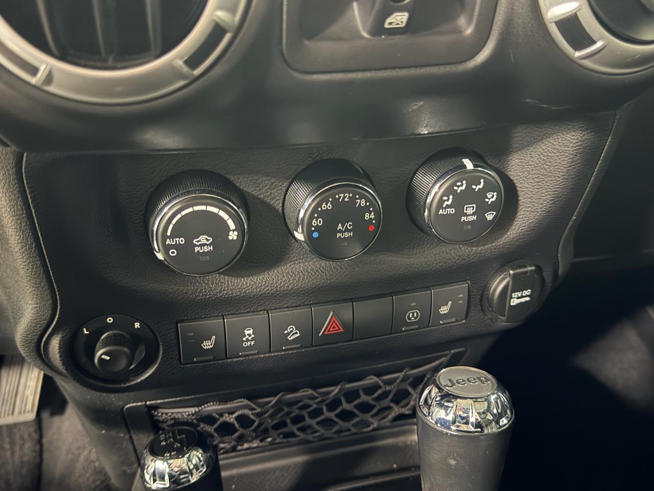 Jeep Wrangler Unlimited 4WD 4dr Sahara 2015