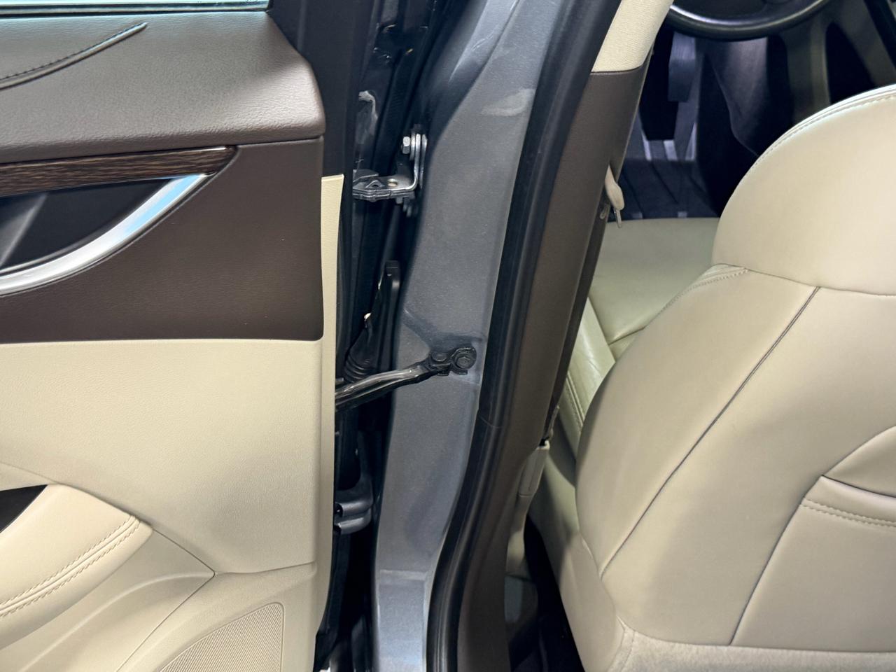 Buick LaCrosse 4dr Sdn Essence FWD 2019