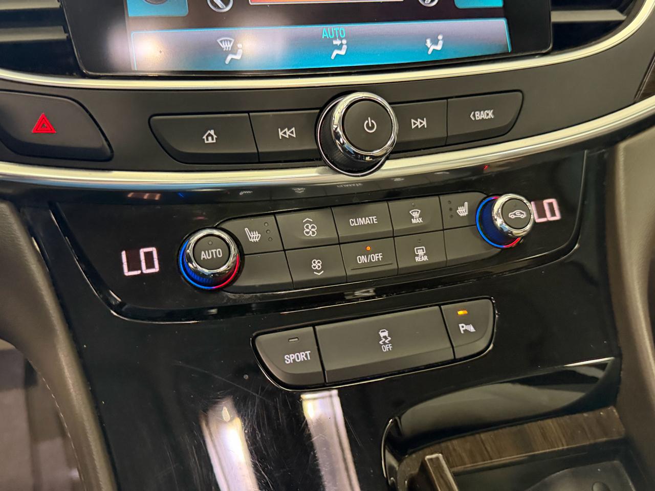 Buick LaCrosse 4dr Sdn Essence FWD 2019