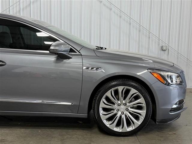 Buick LaCrosse 4dr Sdn Essence FWD 2019