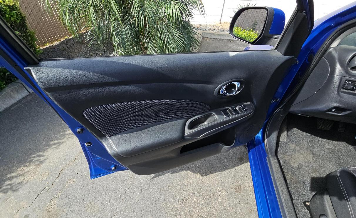 Nissan Versa 4dr Sdn CVT 1.6 SV 2014