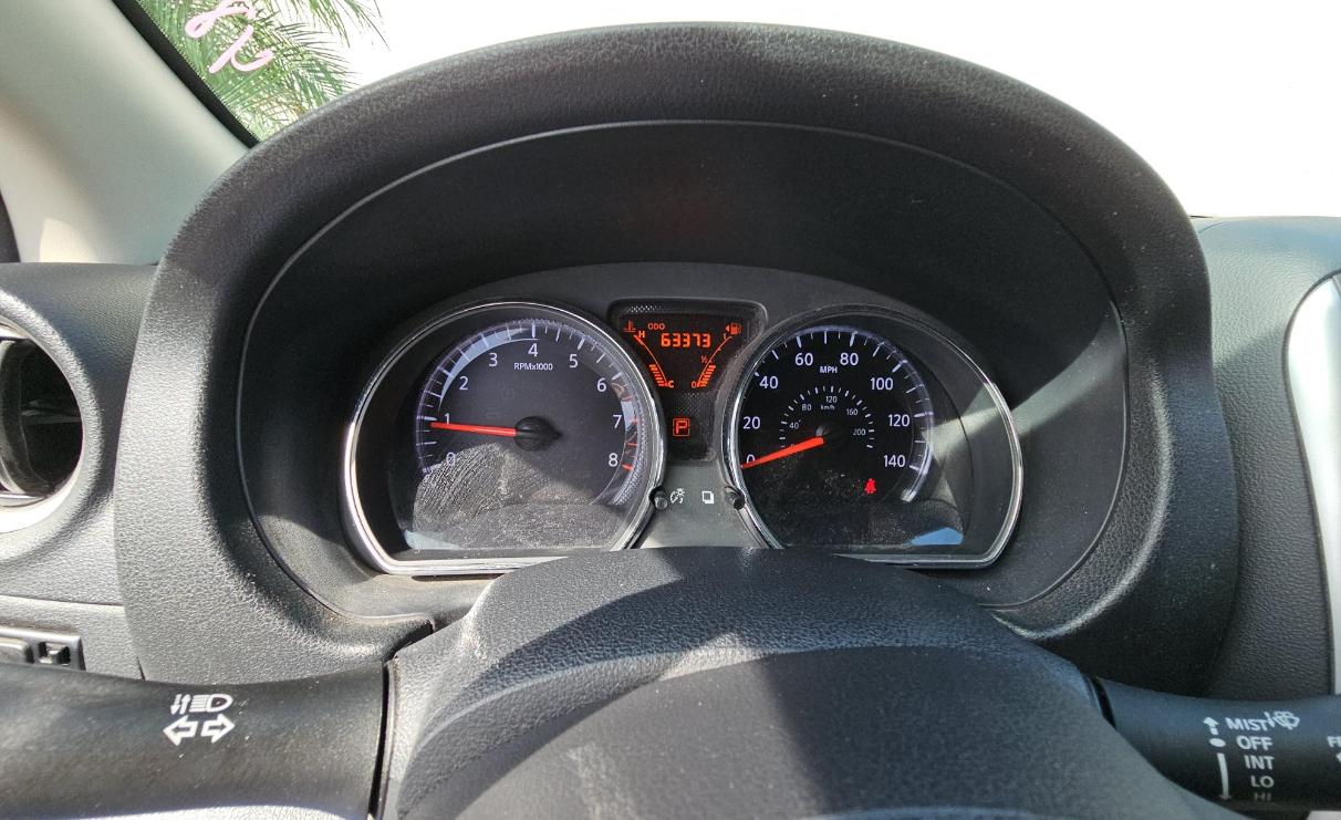 Nissan Versa 4dr Sdn CVT 1.6 SV 2014