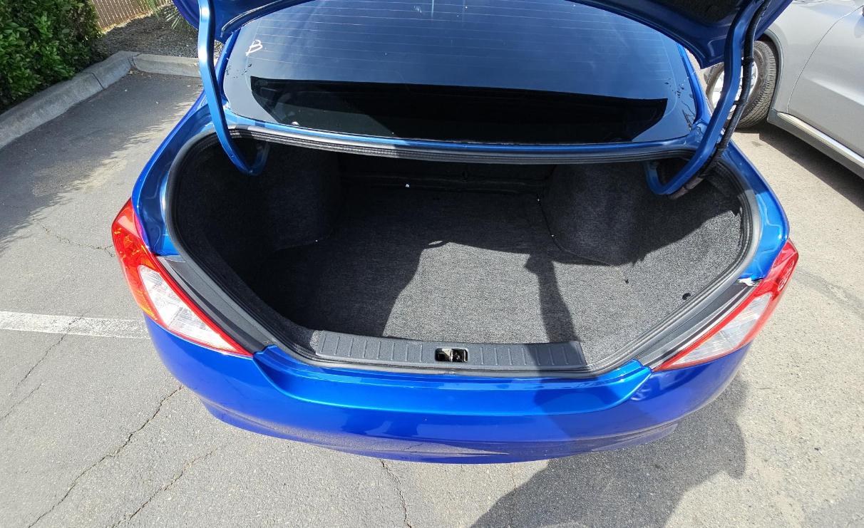 Nissan Versa 4dr Sdn CVT 1.6 SV 2014