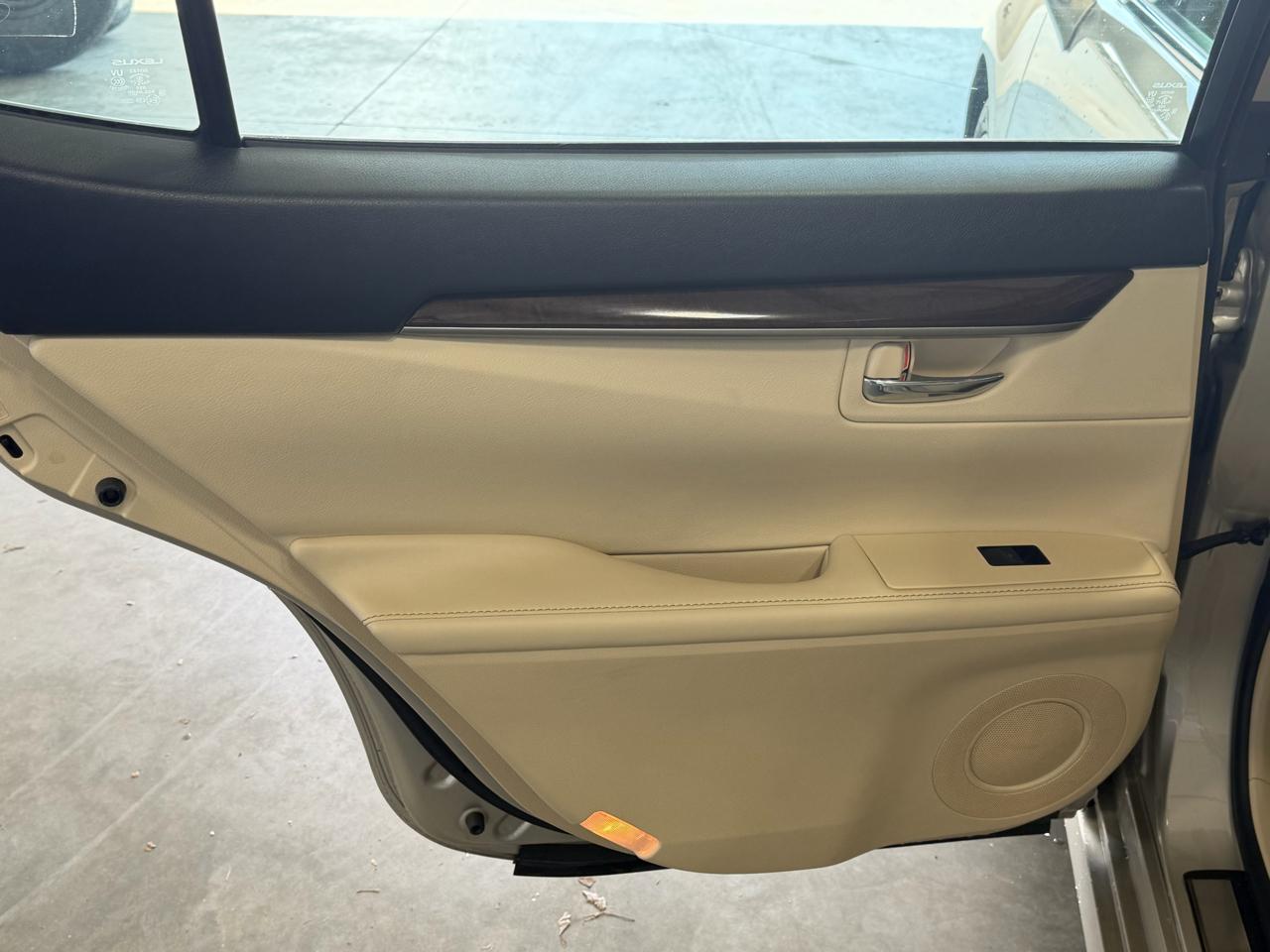 Lexus ES 350 4dr Sdn 2015